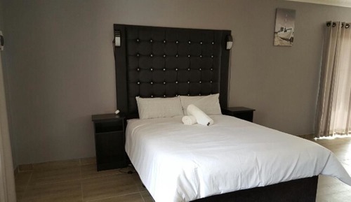 Premium Queen Suite