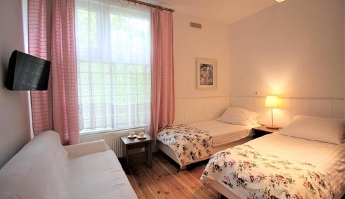 Standard Double Room (shower)