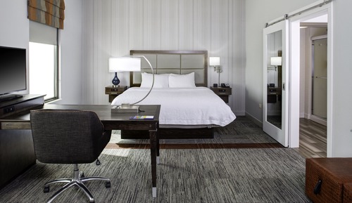 Studio, 1 King Bed, Non Smoking, Refrigerator & Microwave (Wet Bar)