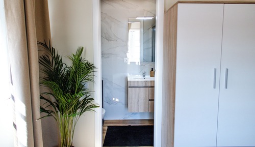 Double Room, private bathroom (Rua 21)