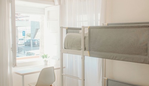 Double Room, shared bathroom (Rua 37)