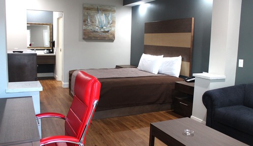 Standard Room, 1 King Bed, Smoking, Refrigerator & Microwave