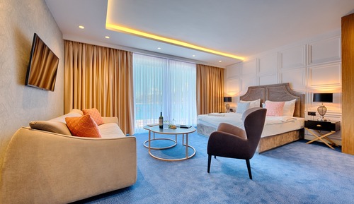 Studio Suite, 1 King Bed, Non Smoking, Sea View