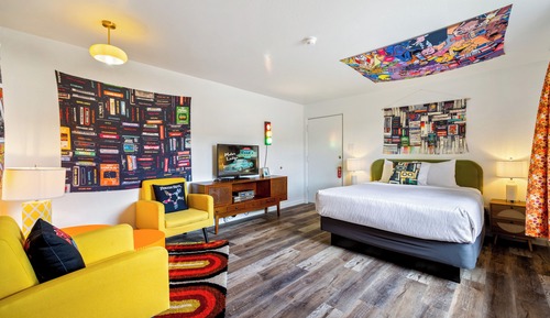 Plane room on Retro Row