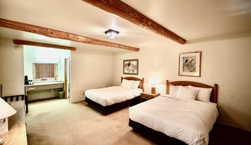 2 Queen Beds