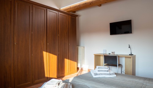 Superior Studio Suite, Tower
