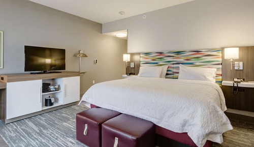 Studio, 1 King Bed, Accessible, Non Smoking, w/Microwave (Mobility & Hearing, Roll-in Shower)
