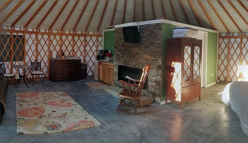 Keuka Yurt with Kitchenette and Full Bathroom (Breakfast Items Provided)