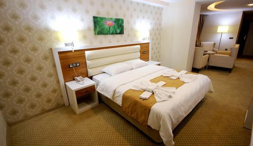 Family Room, 2 Bedrooms