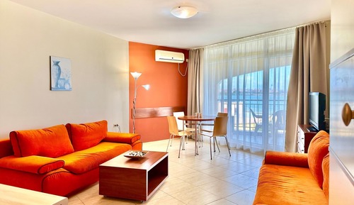 Standard Studio, Sea View