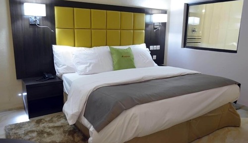 Executive Room, 1 King Bed, City View