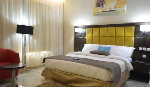 Standard Room, 1 King Bed, City View
