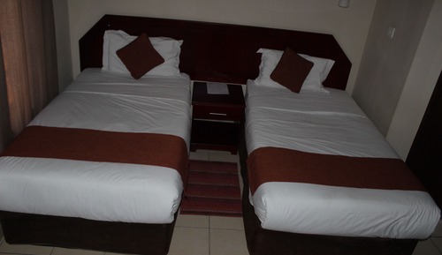 Family House, 3 Bedrooms, Kitchen, Pool View