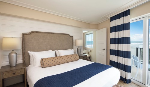 Suite, 1 King Bed, Kitchenette, Pool View (Lanai)