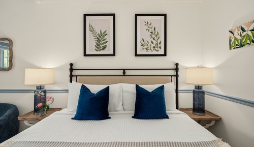 1 King bed , 2 People
