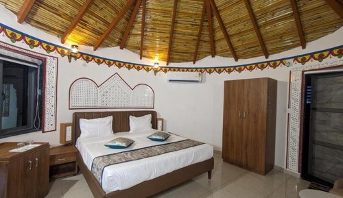 Deluxe Room, Balcony, City View