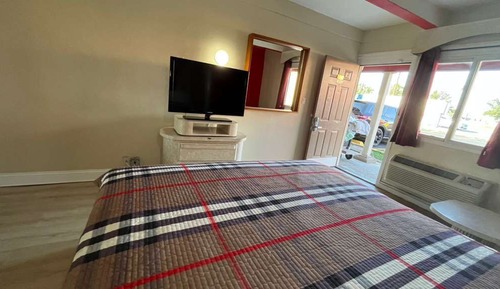 Deluxe Room, 1 King Bed, Non Smoking