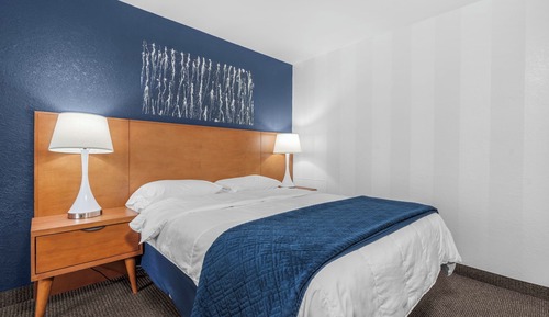 Deluxe Room, 1 Queen Bed