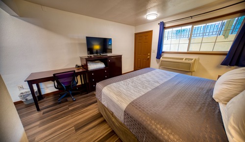 Basic Room, 1 Queen Bed, Non Smoking