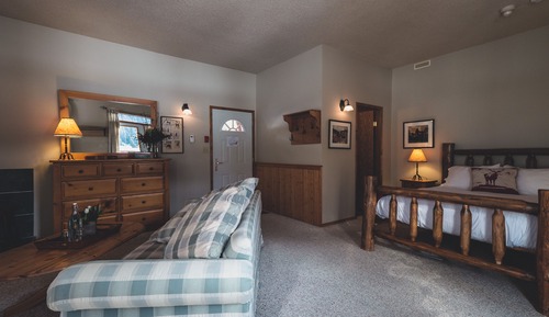 Signature Suite, 1 Queen Bed with Sofa bed, Terrace, Mountain View