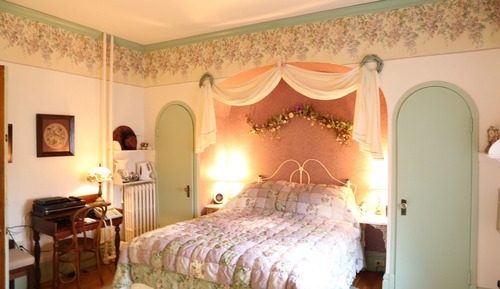 Victorian Room, 1 Queen Bed, Second Floor