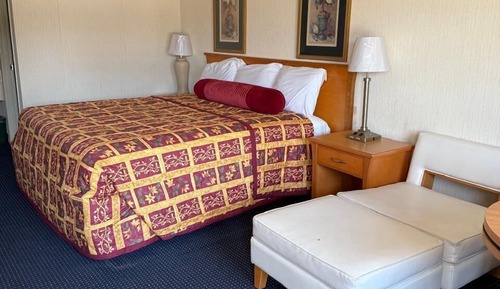 Standard Room, 1 King Bed, Smoking