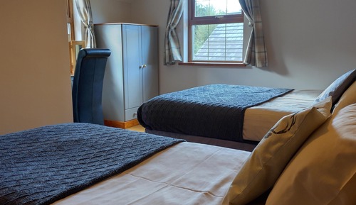 Room (Large Room 3)