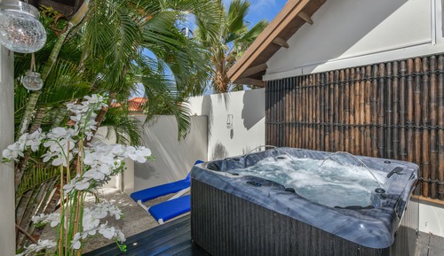 Pool side Villa 2 with private Garden Hot Tub XXL 