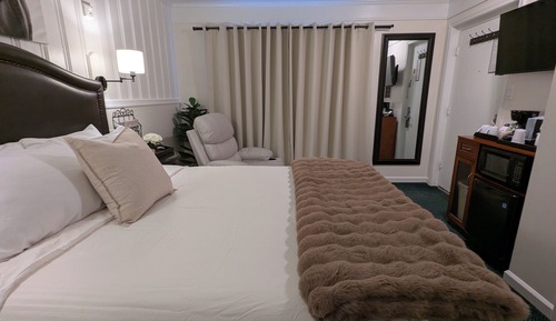 Standard Room, 1 Queen Bed, Non Smoking