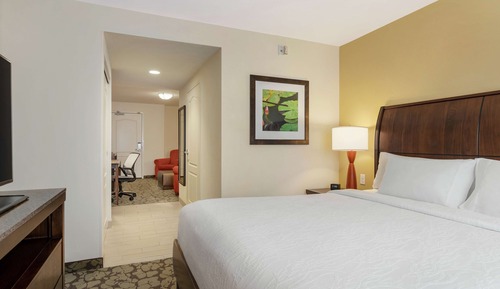 Junior Suite, 1 King Bed, Accessible