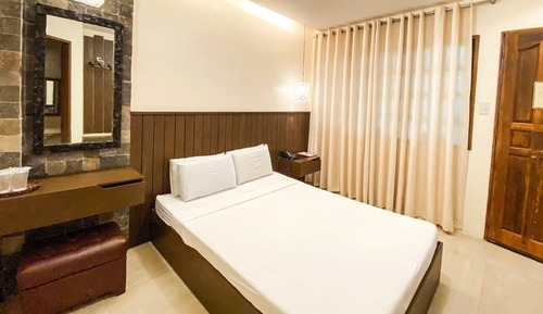 Garden view economy room