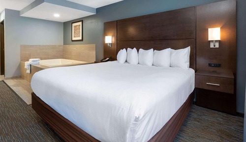 Superior Suite, 1 King Bed, Non Smoking, Jetted Tub