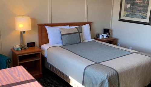 Standard Room, 1 Queen Bed