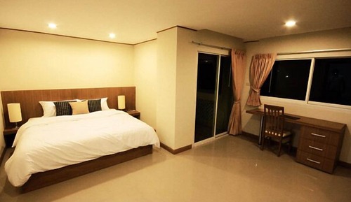 Family Room, 2 Bedrooms