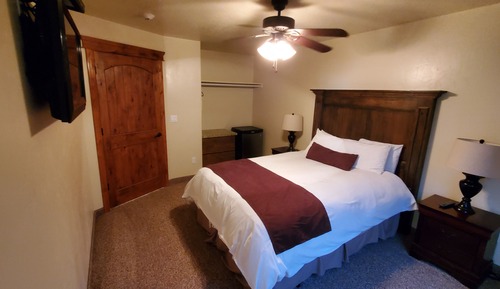 Executive Townhome, Multiple Bedrooms, Non Smoking, Pool Access