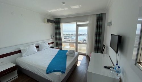 Standard Room, 1 Double or 2 Twin Beds, Balcony, Sea View