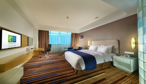 Standard Room, 1 Queen Bed (Extra Floor Space)