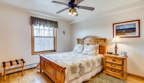 Classic Room, 1 Queen Bed (Talkeetna Range Room)