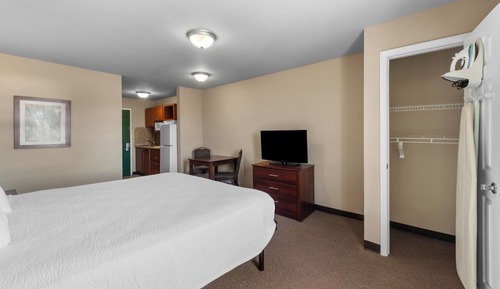 Standard Room, 1 Queen Bed