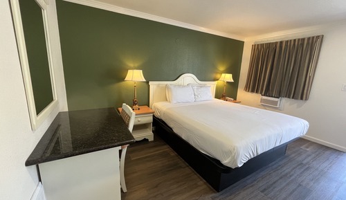 Standard Room, 1 King Bed, Accessible