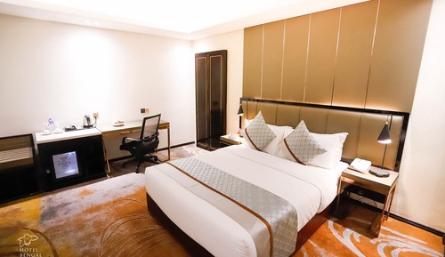 Deluxe Room, 1 Queen Bed, Accessible, City View