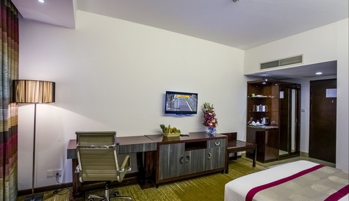 Premium Room, 1 King Bed, Accessible