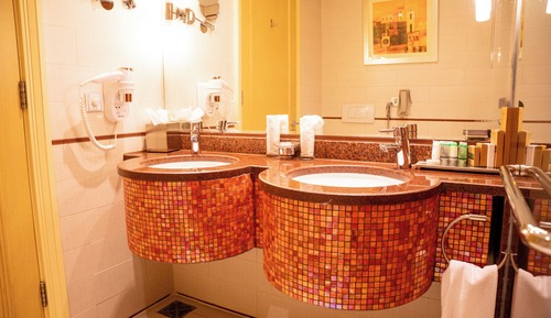 Room, 1 Queen Bed, Business Lounge Access (Club)