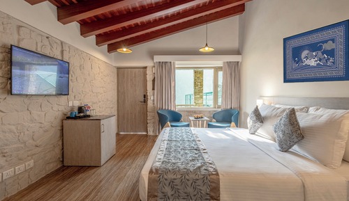 Classic Room Scenic View With Balcony