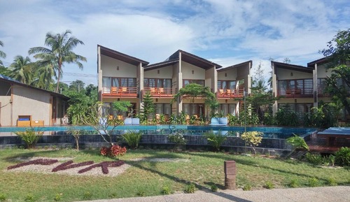 Deluxe Storey Pool View Room