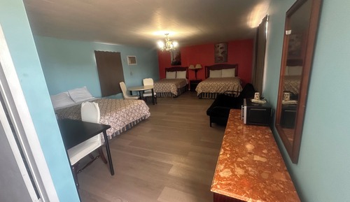 Family Room, Multiple Beds