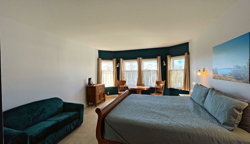ROOM FIVE