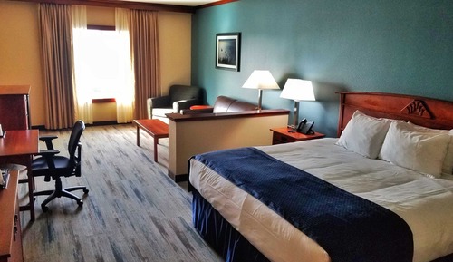 Junior Suite, 1 King Bed, Partial Ocean View