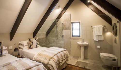 Luxury 2 bedroom Self-Catering and pool