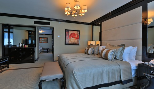 Suite, Corner